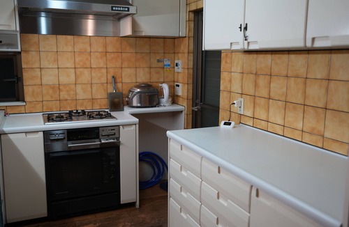 Chuo-ku Apartment | Sleeps 7 | Walking Distance to PayPay Dome | Top-Floor 80s Owner’s House