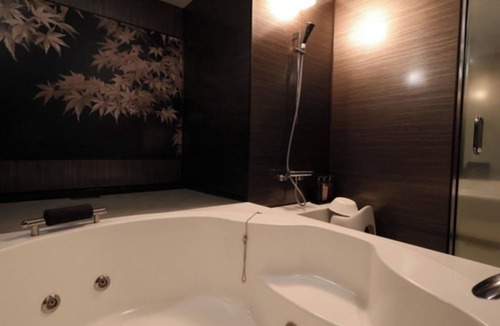 Toyonaka Hotel | Smoking allowed Deluxe Room Free breakfast and free parking /Toyonaka Ōsaka