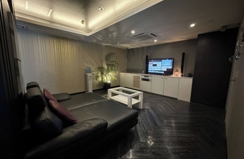 Toyonaka Hotel | Smoking allowed Deluxe Room Free breakfast and free parking /Toyonaka Ōsaka