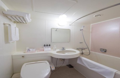 Shin-Osaka Hotel | Smoking semidouble /Osaka Ōsaka