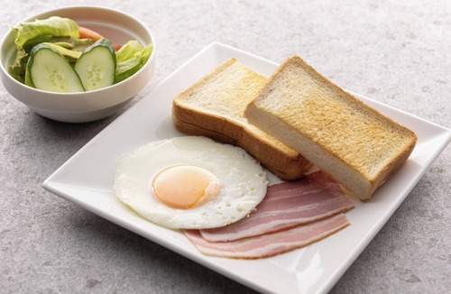 Toyonaka Hotel | SmokingRoom type selected at random King bed Free breakfast and free parking/Toyonaka Ōsaka