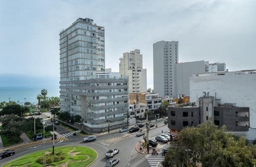 Santa Cruz Apartment | Sophisticated Design Apartment in Miraflores