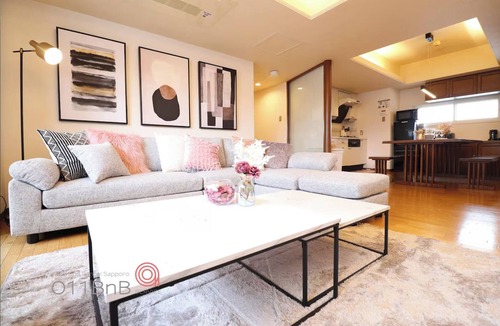 Chuo-ku Apartment | Spacious 1103 bedrooms7th floor reservedMaximum 12 peopleFree parking2 minutes from tram stat/Sapporo Hokkaidō