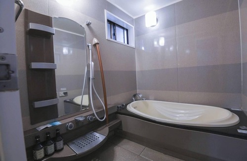 Bunkyo Hotel | Spacious 28m Queen Separate bathroom and toile/Kisarazu City Chiba
