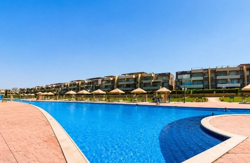 Ain Sokhna Ski Chalet | Spacious 5-bedroom chalet in serene Suez Governorate with AC