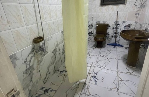 Al-'Umraniyah Apartment | Spacious 5-bedroom apartment with AC in peaceful Giza