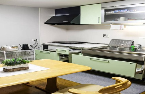 Minato House | Spacious 5BR Osaka Home - Sleeps 8 - Family & Groups - Near USJ & Kyocera Dome