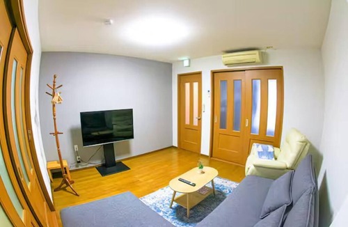 Minato House | Spacious 5BR Osaka Home - Sleeps 8 - Family & Groups - Near USJ & Kyocera Dome