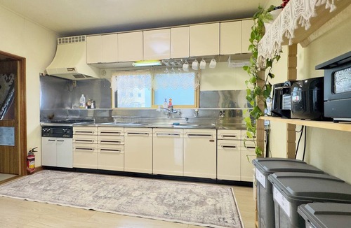 Furano House | Spacious Furano 7ppl 4bdr stay. 2 min to Ski Lifts & Close to Summer Spots