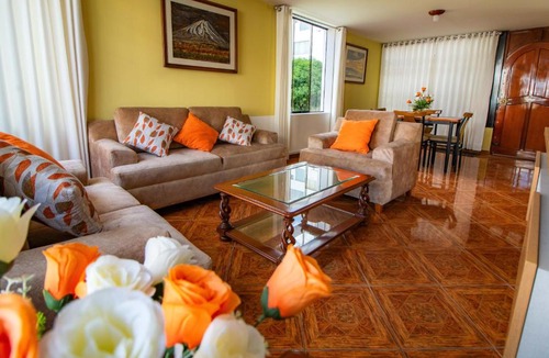 Jose Luis Bustamante y Rivero Apartment | SSAMANA MARÍA APARTMENT 201