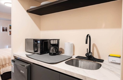 Leuro Apartment | Studio + Desk · Split A/C · Pool · 24/7 Doorman