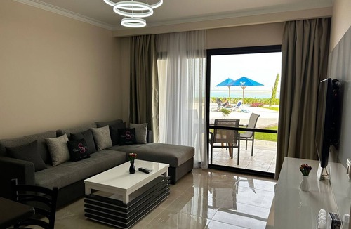 Sakkala Apartment | Stunning ocean view - quiet *Susi's The View*