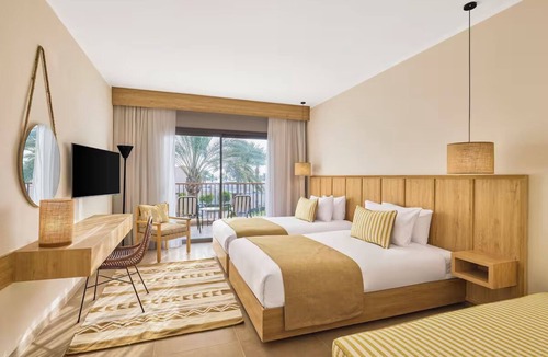 Marsa Matruh Hotel | Stylish Bedroom with Private Balcony - 4 Mins to Almaza Bay’s Sandy Shores