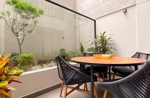 Leuro Apartment | Stylish Miraflores Retreat - Patio, Pool, Garden