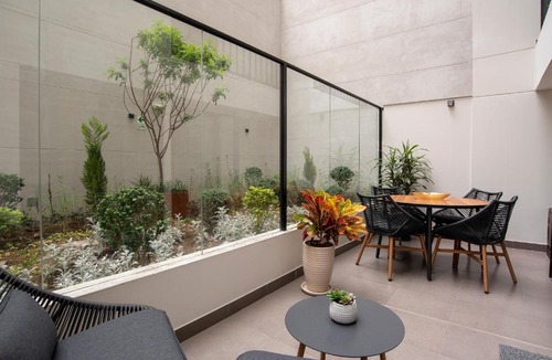 Leuro Apartment | Stylish Miraflores Retreat - Patio, Pool, Garden