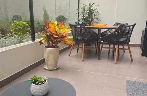 Leuro Apartment | Stylish Miraflores Retreat - Patio, Pool, Garden