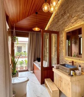 Huaran Villa | Suite con Hidromasaje, Vistas a la Catarata, Río