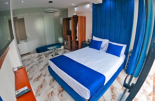 Chancay House | Suite Con Jacuzzi y Balcón by BlueThree Hotel 3✨️ a 7 min de la Plaza de Chancay