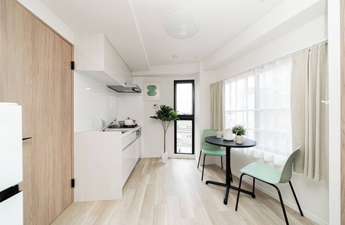 Takadanobaba Apartment | Sunlit Canopy
