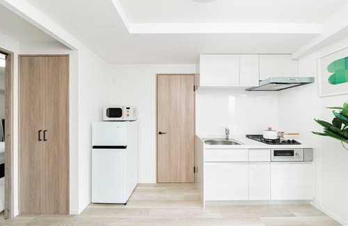 Takadanobaba Apartment | Sunlit Canopy