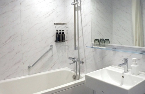 Hiroshima City Centre Hotel | Superior Twin Room with City View Train Street /Hiroshima Hiroshima