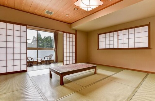 Mishima House | Susono Tansan Karushiumu Onyoku Inchinose
