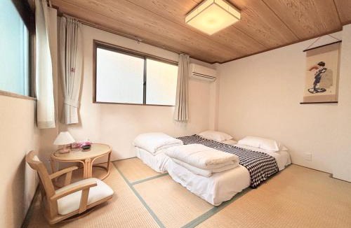 Shin-Osaka House | SYOGA A house, next to natural park