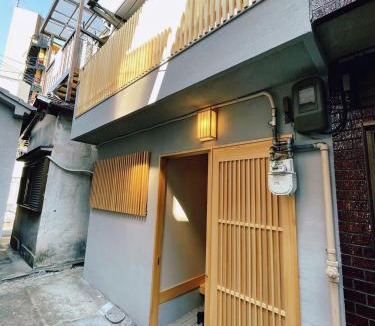 Higashinari House | Tamatsukan 玉津館, Detached Hse, JR Tsuruhashi 7min, Kansai Airport 關西空港 57 mins, Namba 6 mins, Nihonbashi 4 mins, Universal Studio 37 mins, Nara 30 mins, Early Check In