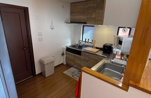 Midori House | The BIG Orange House with yard ! Direct bus from Haneda.