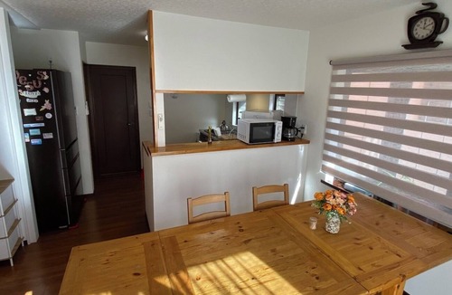 Midori House | The BIG Orange House with yard ! Direct bus from Haneda.