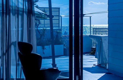 Katsuura Cottage | THE BLUE HOUSE