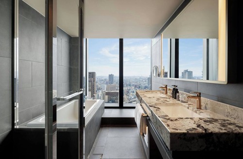 Umeda Hotel | THE OSAKA STATION HOTEL, Autograph Collection