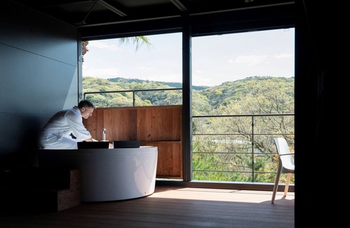 Iizuka Hotel | THE Retreat