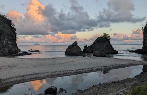 Kisami Cabin | The Surf Lodge White Beach