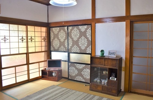 Isinomaki House | The Traditional Japanese house with cats. Cat house
