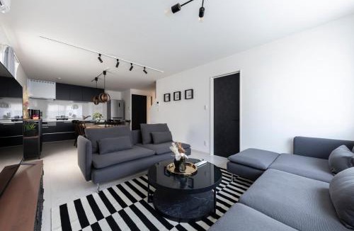 Higashi House | The wisteria