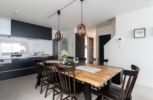 Higashi House | THE WISTERIA