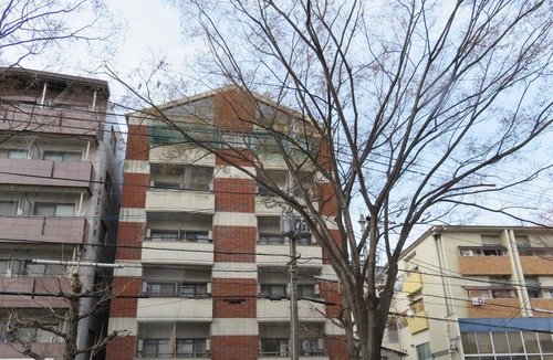 Kita Ward Apartment | This apartment hotel faces Kitayama Dori in Kyoto.Take the city bus [North 1] from Kitaoji Station on the subway Karasuma Line and get off at [Jotokuji-mae] bus stop.