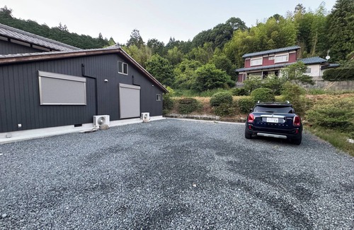 Sasayama House | Three Field A single house for rent in Tanba Sasayama with a large garden, a completely private space, and an inn where you can stay as if you were living in the house.