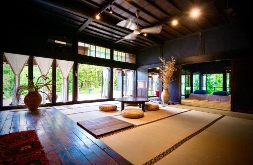Kimitsu Villa | Traditional house, Blue moon villa, 古民家 蒼月庵