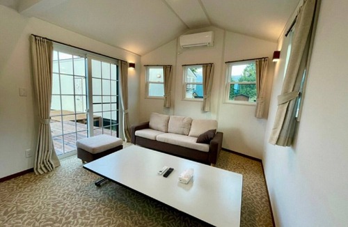Nishimachi RV Rental | Trailer house Royal 1 building Capacity 6 people/Shimotakai District Nagano