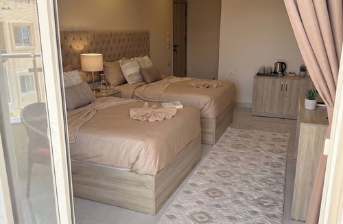 Al Haram Bed & Breakfast | Triple Room with Balcony & Free Breakfast