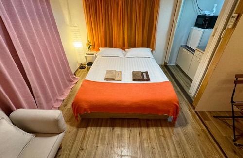 Ikuno Apartment | Twin Room - 5 Min to Teradacho Station - Sleeps 2