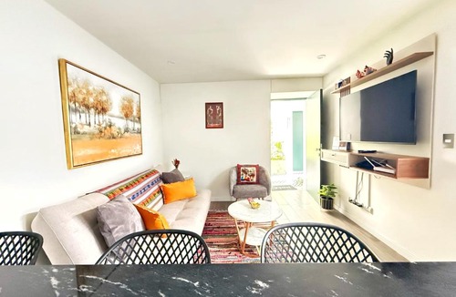 Barranco Apartment | Vacation Escape - Elegant Barranco Stay near Beach & Art