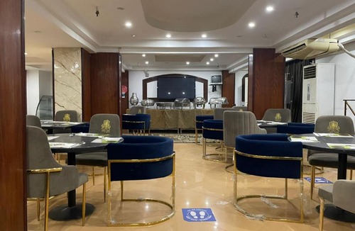 Al Duqqi Hotel | Verssailles Al Manar Hotel