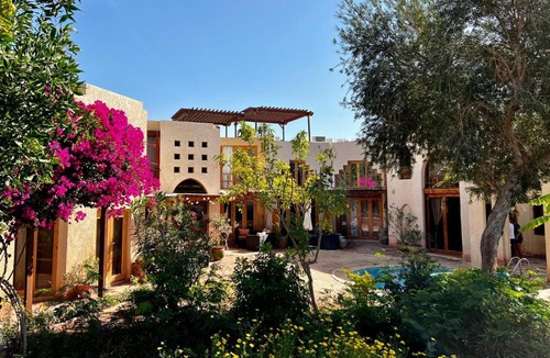 El Hadaba Apartment | Villa Gamila, private Ferienwohnungen direkt am Meer mit Garten und Pool