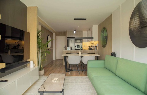 Santa Cruz Apartment | w* | 3BR w Balcony near Malecon in Miraflores