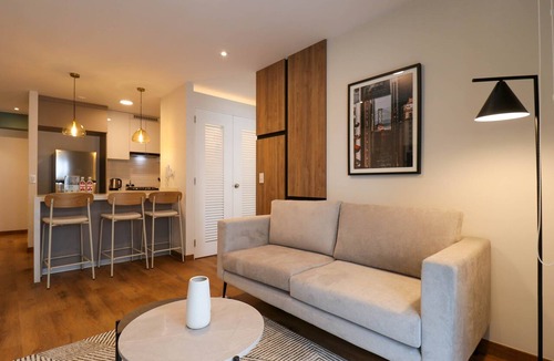Leuro Apartment | w Group-friendly 3BR w Balcony in Miraflores