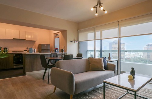 Leuro Apartment | w*| Majestic 2BR w/Modern balcony in Miraflores