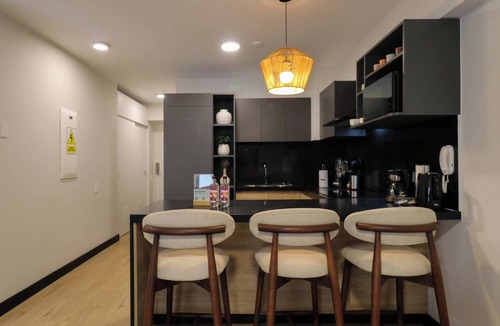 San Antonio Apartment | w* | Modern 2BR w/Balcony in Prime Miraflores